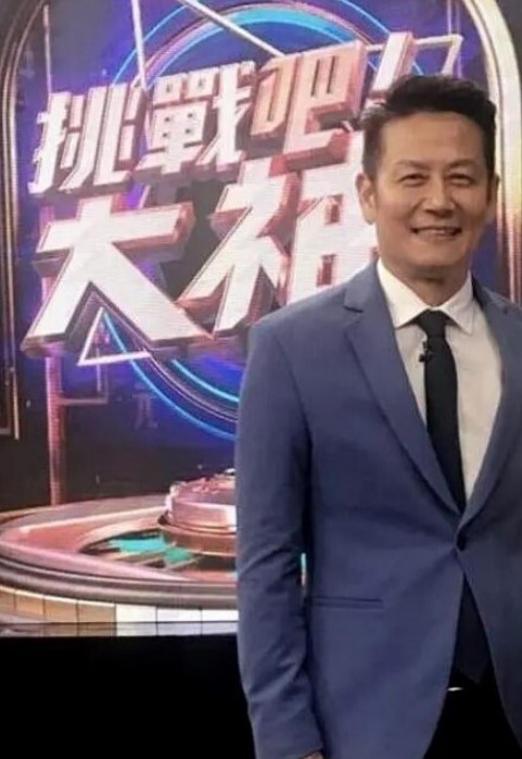 探花精选会所找女技师服务气质型小少妇舔背按摩撩起衣服摸摸奶子埋头口交搞的舒服了 - 鲍鱼AV海报