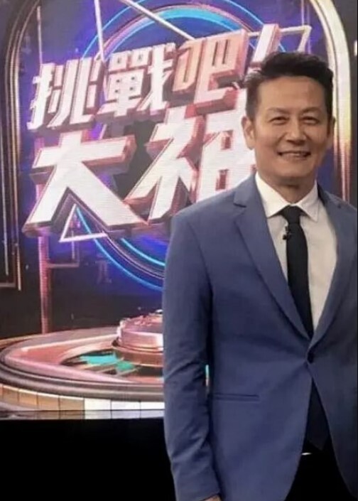 舞蹈系校花胸大屁股有弹性浴室用自来水玩冰火两重天真是爽透了 - 鲍鱼AV海报